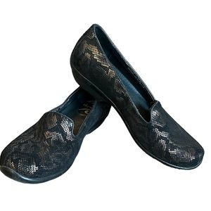 Dansko Loafers SZ 10 Euro 41, Gold Accent